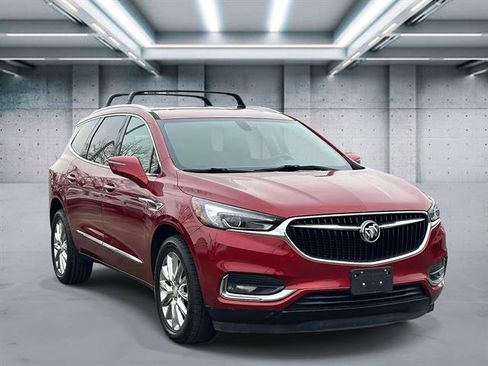 Used 2019 Buick Enclave Essence image 2