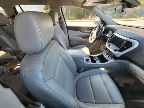 Used 2020 GMC Acadia SLT image 8