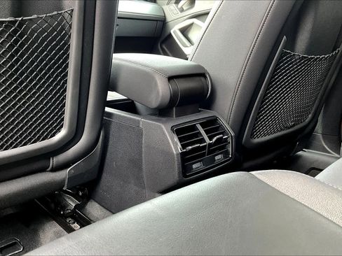 Used 2024 Audi Q3 2.0T Premium image 34