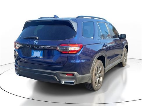 Used 2025 Honda Pilot Sport image 6