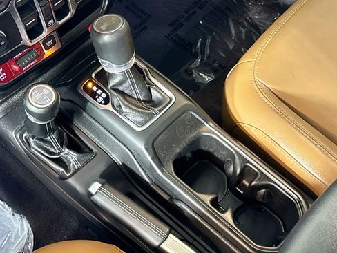 Used 2022 Jeep Wrangler Unlimited Rubicon 4xe image 16