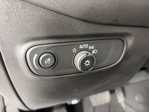 Used 2023 Chevrolet Equinox LS w/ LS Convenience Package FWD image 27
