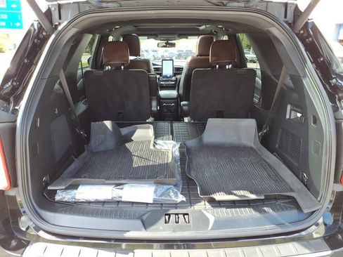 Used 2023 Ford Explorer Platinum w/ Technology Package AWD/4WD image 15