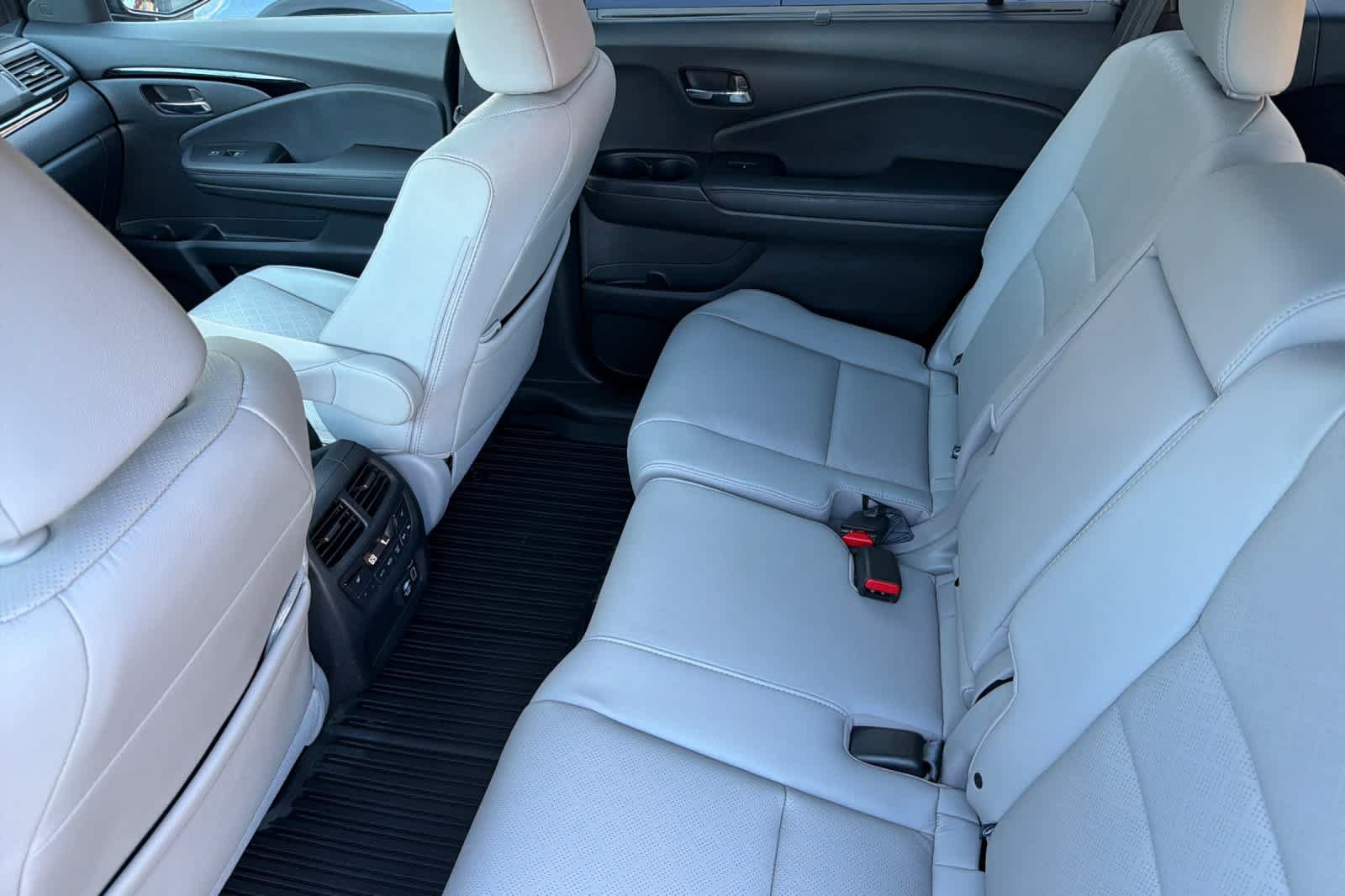 Used 2021 Honda Passport Elite image 4