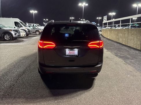 Used 2020 Chrysler Pacifica Touring-L Plus w/ Tire & Wheel Group image 4