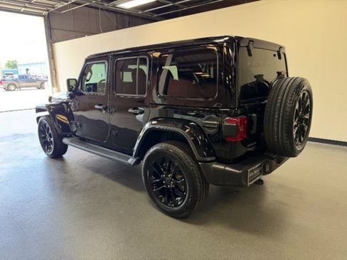 Used 2025 Jeep Wrangler Unlimited Sahara AWD/4WD image 2