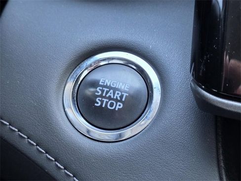 Used 2023 Toyota Highlander XLE image 22