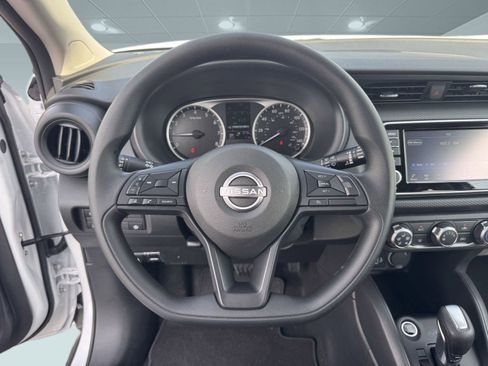 Certified 2025 Nissan Kicks Play S image 14