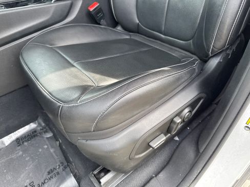 Used 2023 Jeep Grand Cherokee Limited w/ Luxury Tech Group II image 15