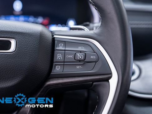 Used 2022 Jeep Grand Cherokee Limited image 19