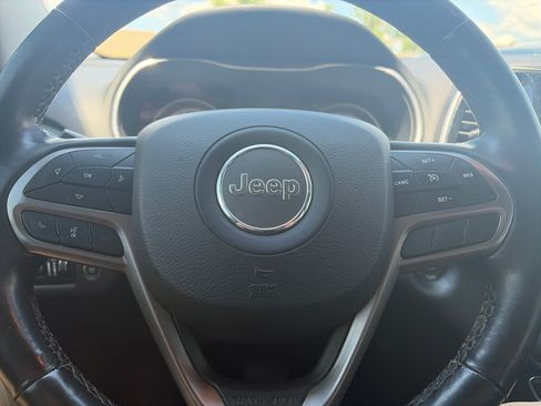 Used 2020 Jeep Cherokee Limited AWD/4WD image 10