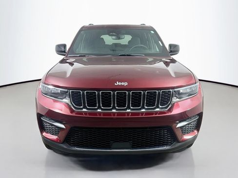 Used 2024 Jeep Grand Cherokee Laredo X AWD/4WD image 2