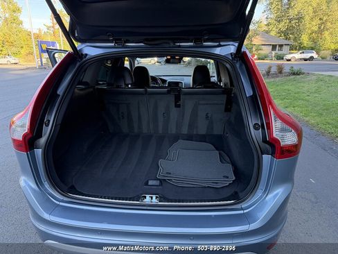 Used 2017 Volvo XC60 T6 Dynamic w/ Advanced Package image 15