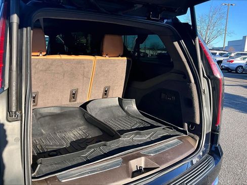 Used 2023 Cadillac Escalade ESV Premium Luxury image 33
