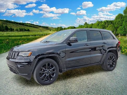 Used 2022 Jeep Grand Cherokee Laredo X RWD image 2