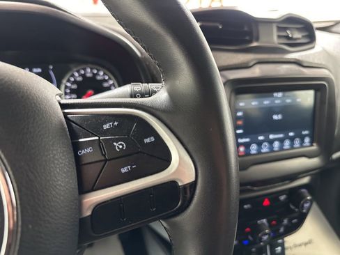 Used 2018 Jeep Renegade Latitude image 30