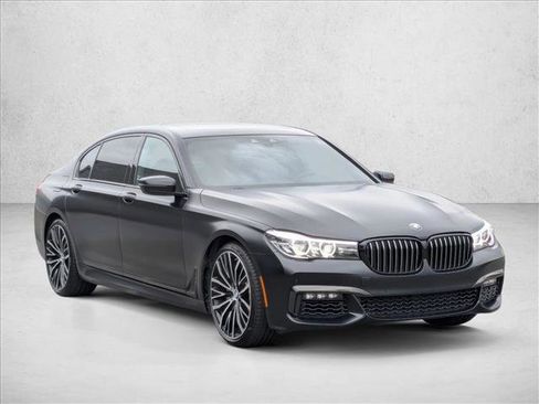 Used 2019 BMW 740i w/ M Sport Package image 3