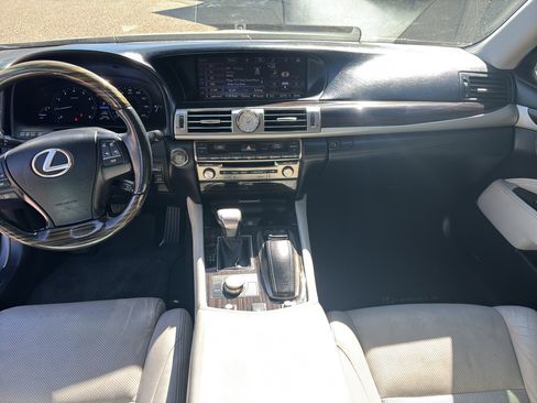 Used 2015 Lexus LS 460 AWD w/ Comfort Package image 17