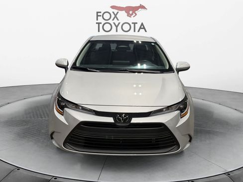 Used 2025 Toyota Corolla LE FWD image 9