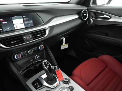 New 2025 Alfa Romeo Stelvio Sprint AWD/4WD image 26