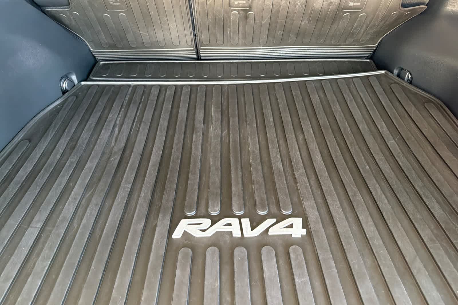 Used 2019 Toyota RAV4 XLE Premium w/ Cold Weather Package AWD/4WD image 16