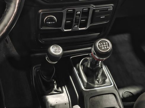 Used 2021 Jeep Gladiator Willys image 10