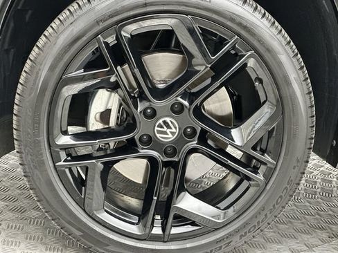 Certified 2026 Volkswagen Tiguan SE R-Line AWD/4WD image 10