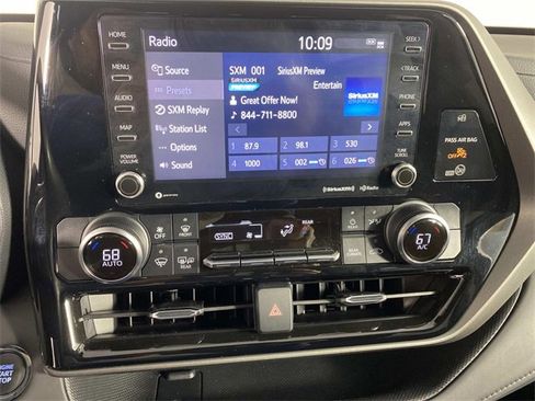 Used 2022 Toyota Highlander LE image 19