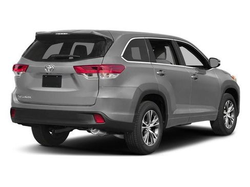 Used 2017 Toyota Highlander Plus AWD/4WD image 2