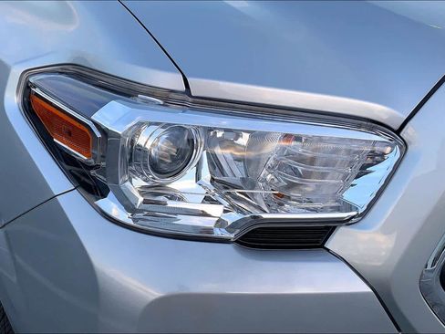 Used 2022 Toyota Tacoma SR5 image 26