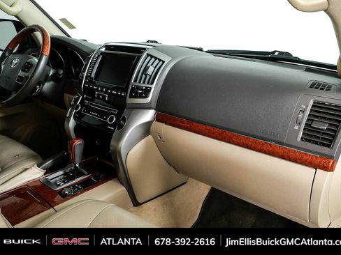 Used 2015 Toyota Land Cruiser AWD/4WD image 25