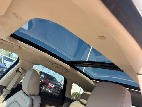 Used 2022 Lincoln Corsair Reserve w/ Elements Package FWD image 25