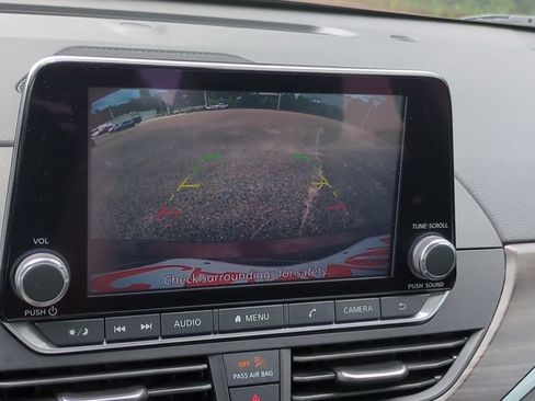 Used 2024 Nissan Altima 2.5 SV FWD image 23