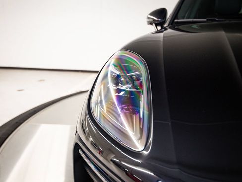 Certified 2023 Porsche Macan S AWD/4WD image 13