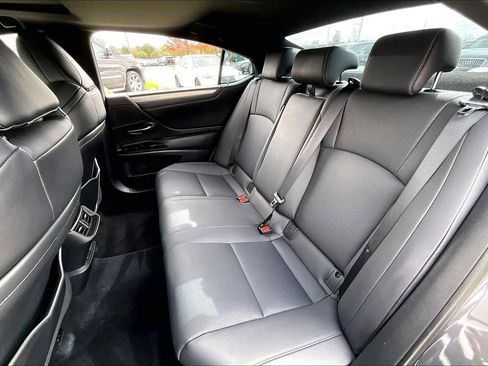 Used 2022 Lexus ES 300h F Sport image 17