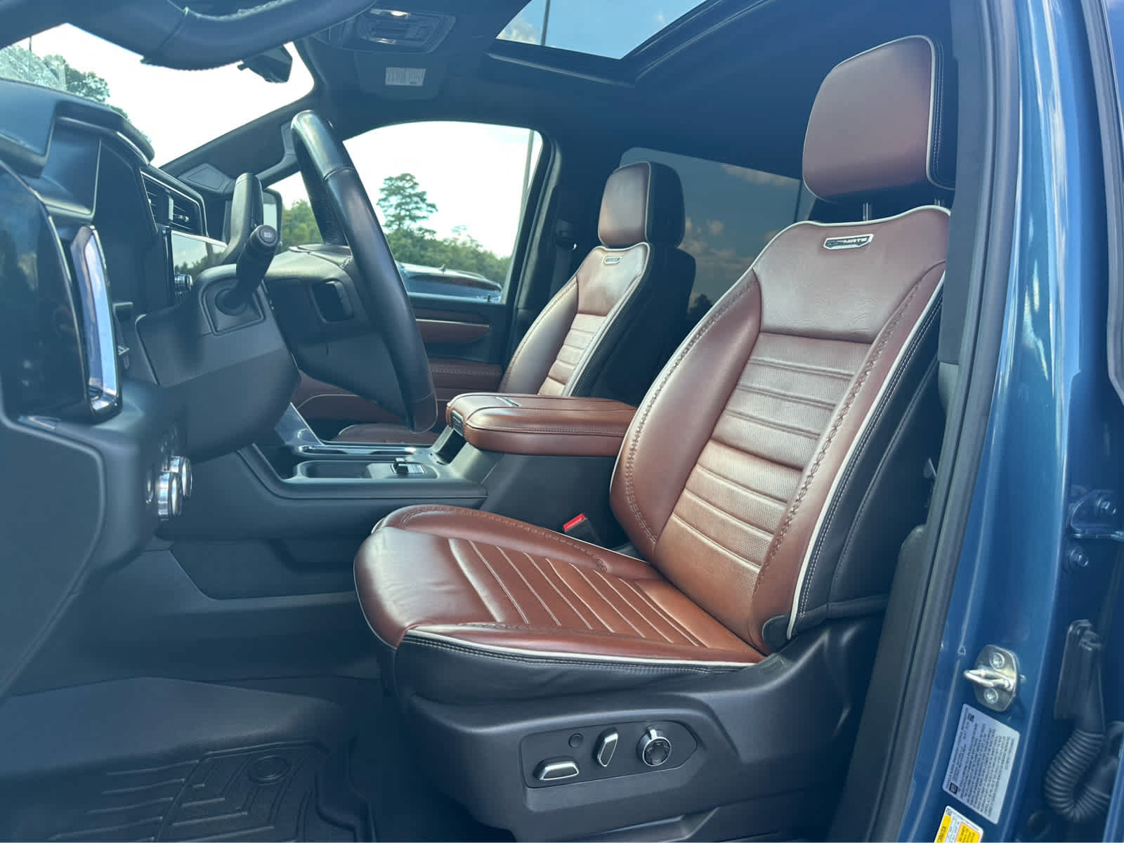 Used 2024 GMC Sierra 2500 Denali Ultimate w/ Max Trailering Package AWD/4WD image 12