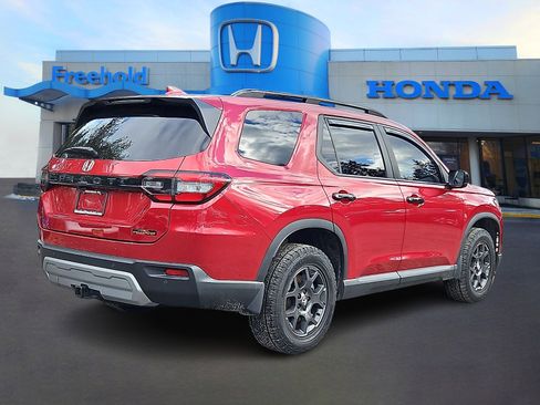 Certified 2023 Honda Pilot TrailSport image 7