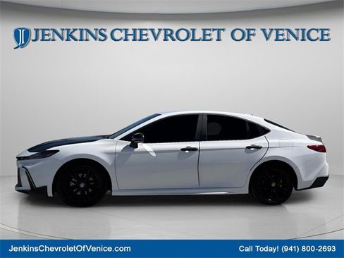 Used 2025 Toyota Camry SE w/ Convenience Package image 11