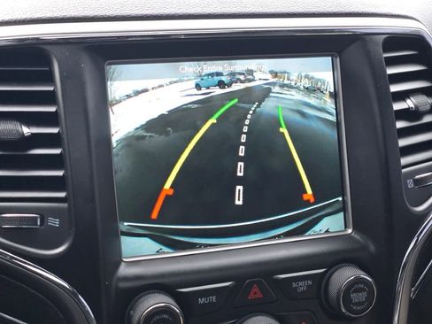 Used 2018 Jeep Grand Cherokee Limited image 26