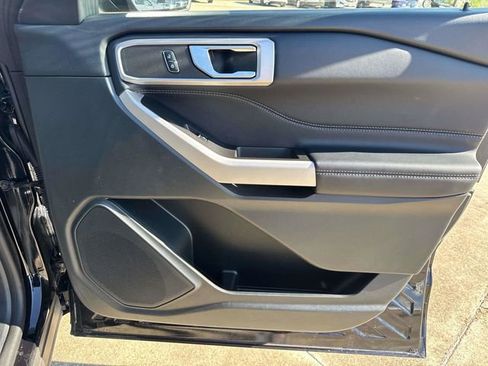 Used 2024 Ford Explorer XLT w/ Equipment Group 202A image 19