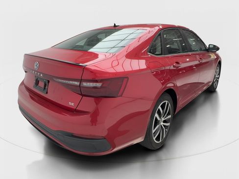 Used 2025 Volkswagen Jetta SE FWD image 12