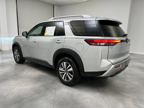 Used 2025 Nissan Pathfinder SL FWD image 6