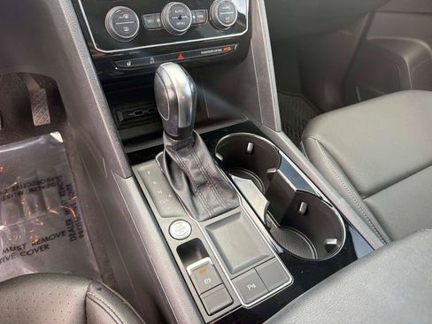 Used 2020 Volkswagen Atlas SEL FWD image 24