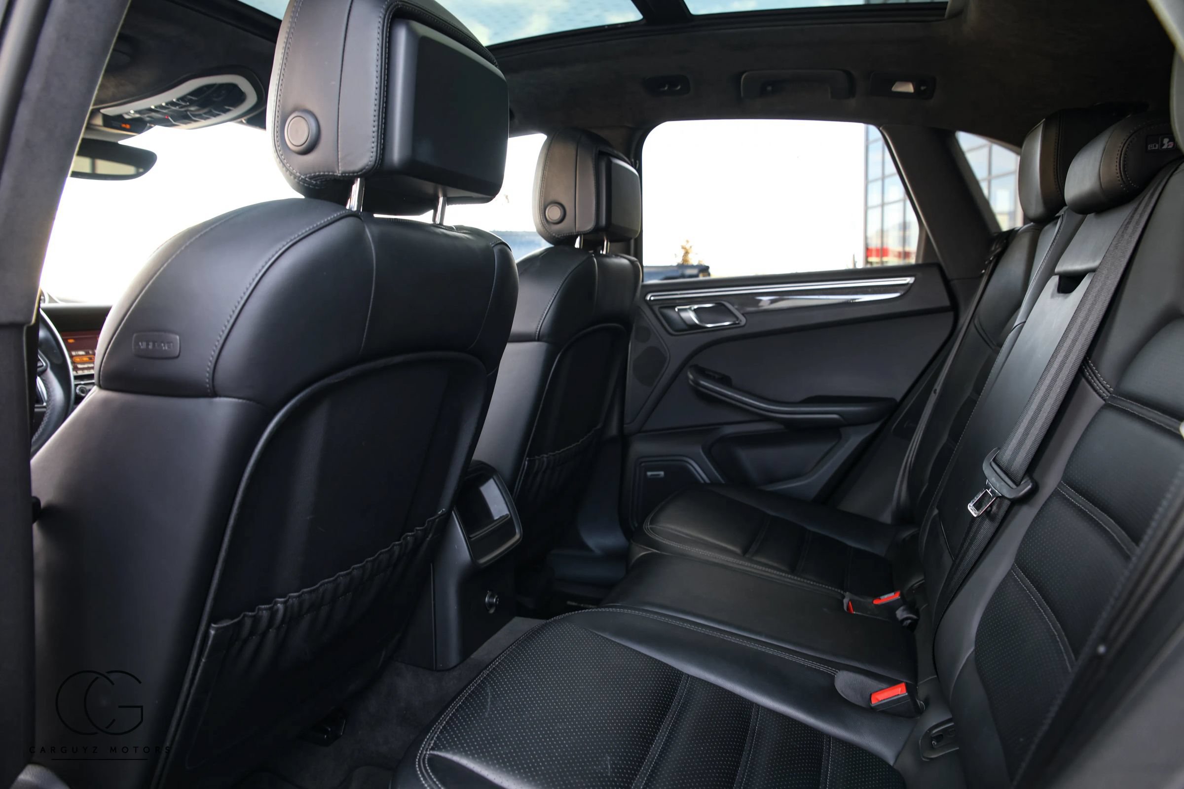 Used 2015 Porsche Macan Turbo AWD/4WD image 25
