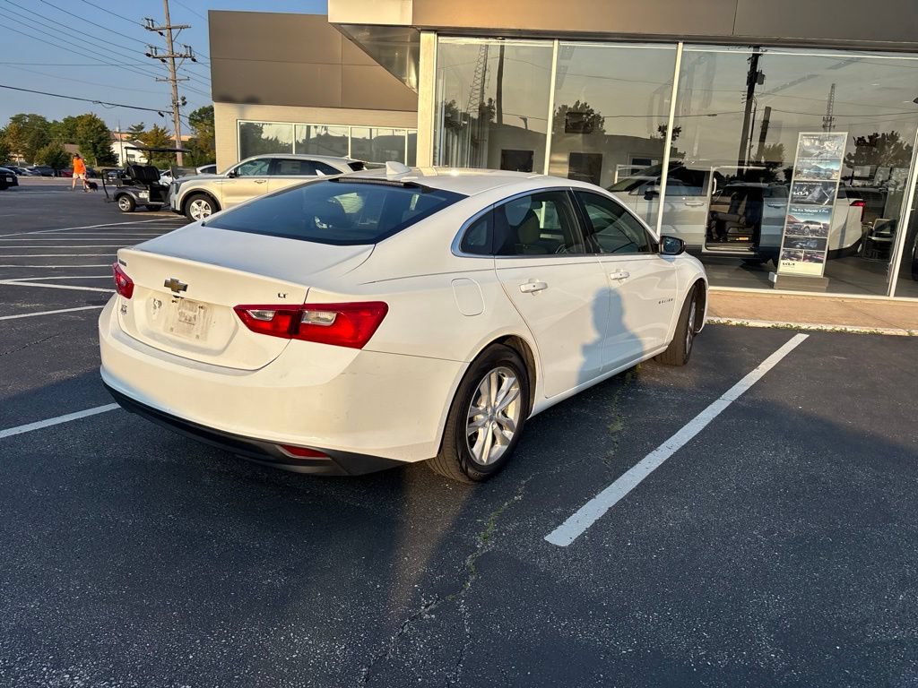 Used 2017 Chevrolet Malibu LT FWD image 3