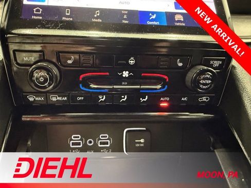 Used 2023 Jeep Grand Cherokee L Limited w/ Black Appearance Package image 37