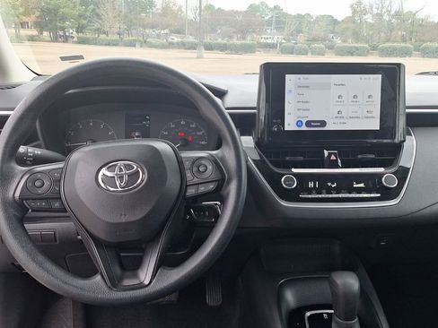 Used 2024 Toyota Corolla LE image 2