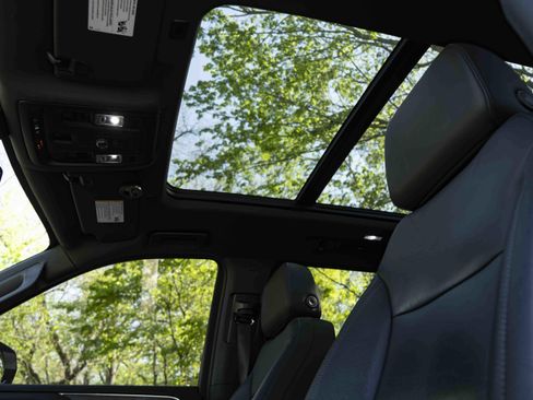 Used 2022 Chevrolet Tahoe Z71 w/ Z71 Off-Road Package image 34