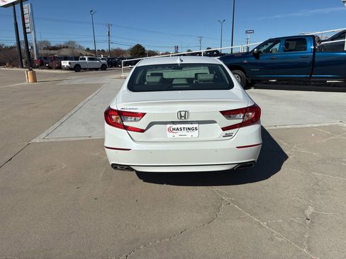 Used 2020 Honda Accord Touring image 4