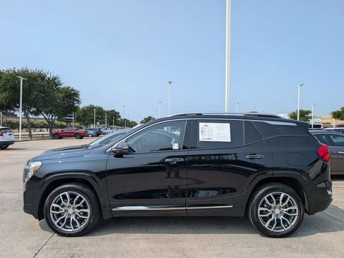 Used 2023 GMC Terrain Denali w/ Denali Premium Package AWD/4WD image 3
